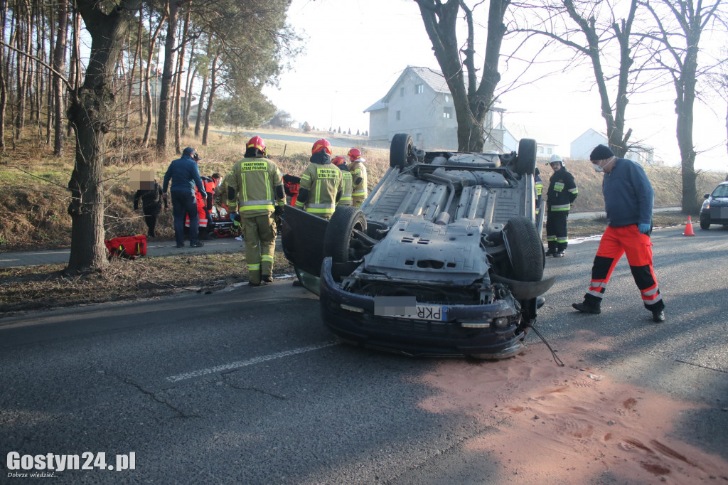 Zdarzenie drogowe na trasie Strzelce Wielkie - Piaski