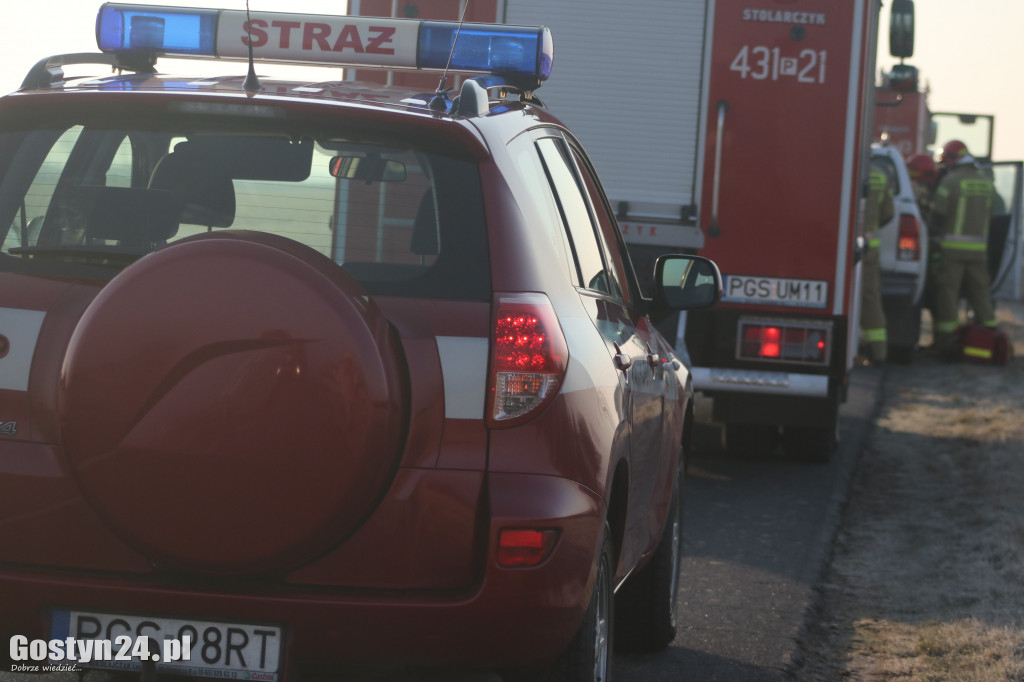 Młoda kobieta straciła panowanie nad pojazdem i dachowała w rowie