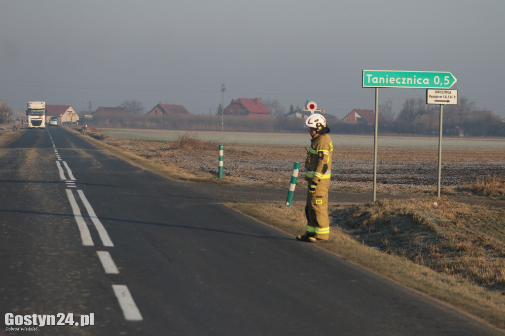 Młoda kobieta straciła panowanie nad pojazdem i dachowała w rowie