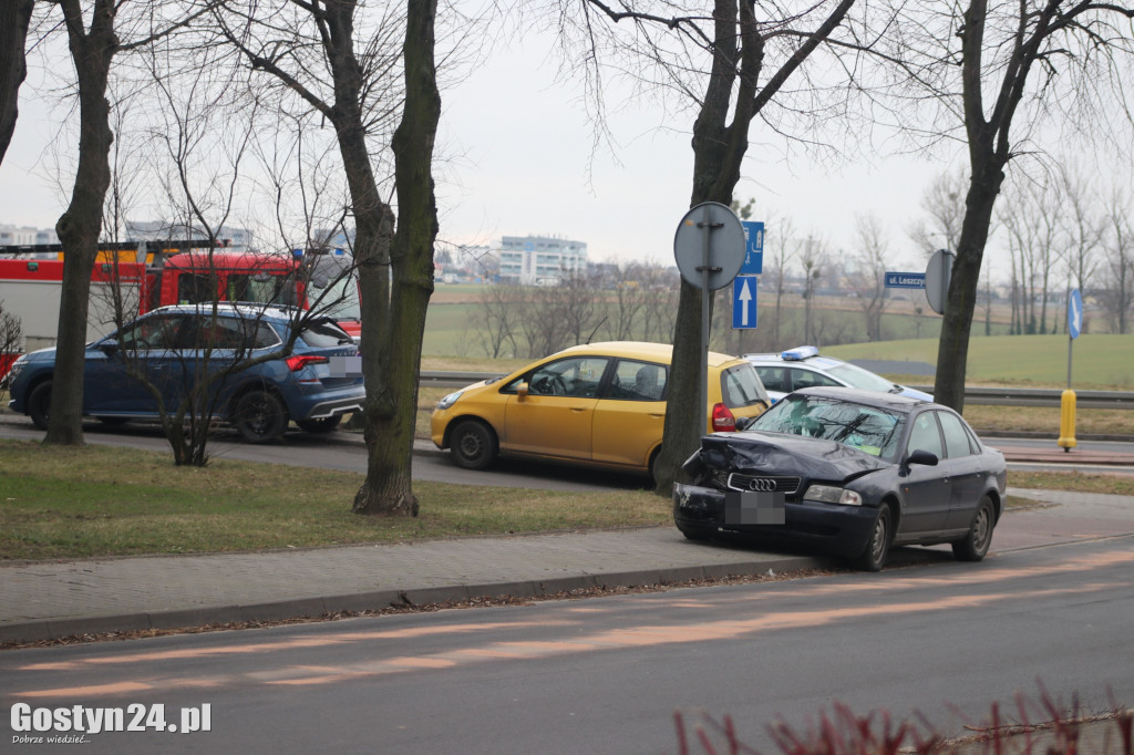 Zderzenie dwóch osobówek na K12 w Gostyniu