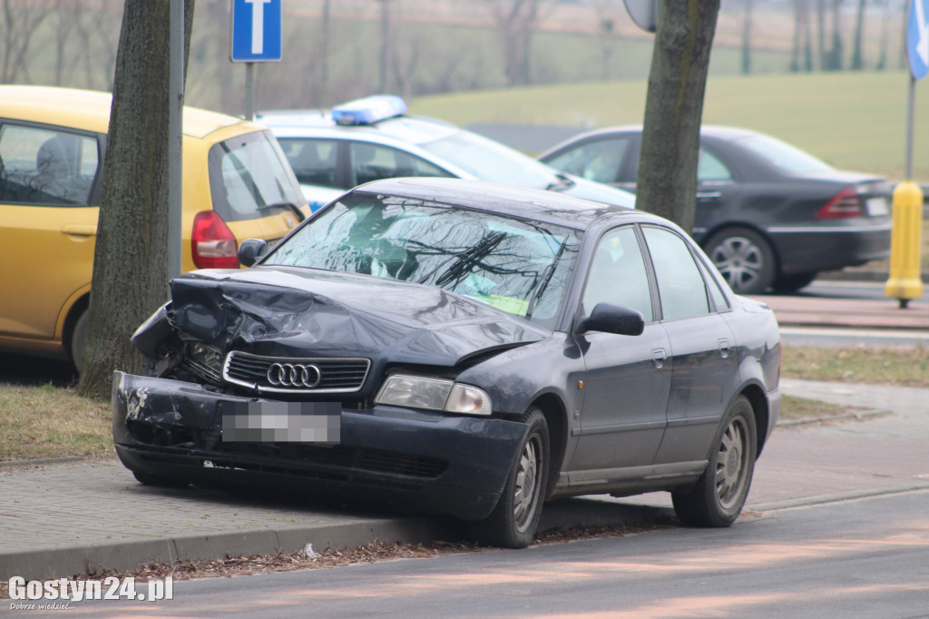 Zderzenie dwóch osobówek na K12 w Gostyniu