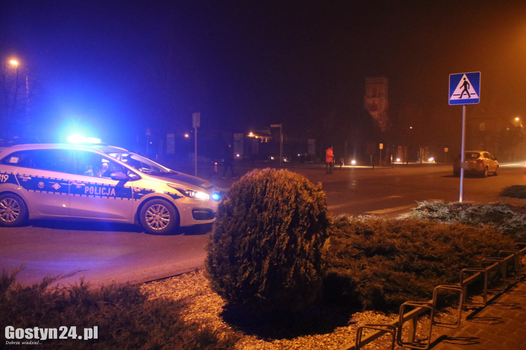 Potrącenie nastolatki w centrum Pępowa