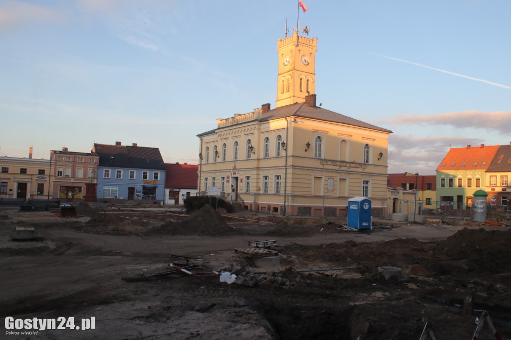 Prace budowlane i archeologiczne na rynku w Krobi
