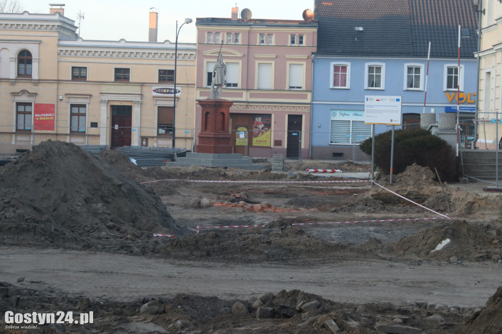 Prace budowlane i archeologiczne na rynku w Krobi