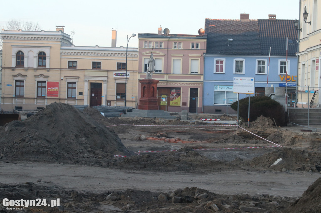 Prace budowlane i archeologiczne na rynku w Krobi