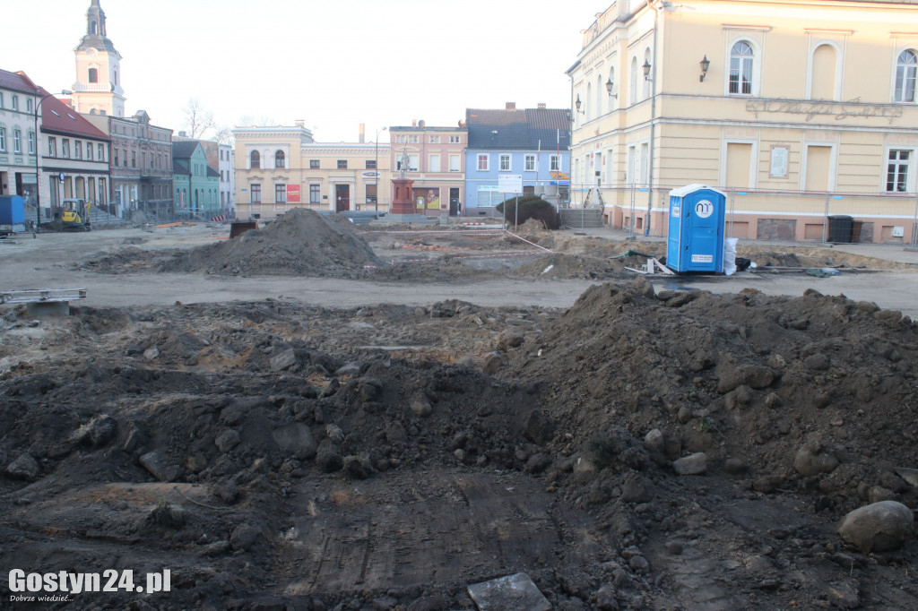Prace budowlane i archeologiczne na rynku w Krobi