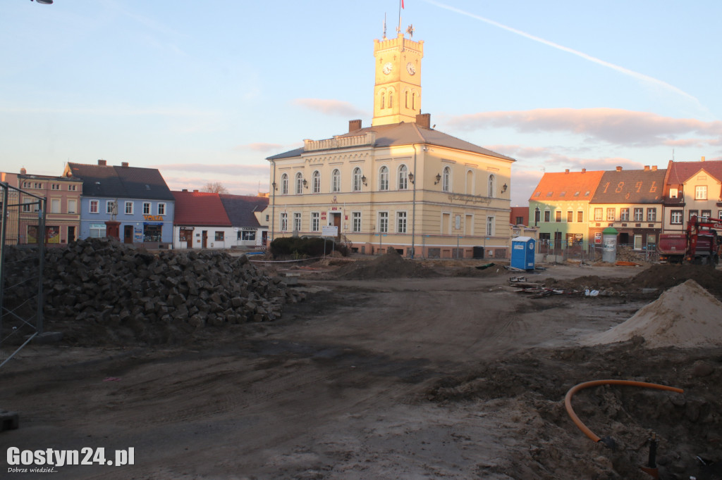 Prace budowlane i archeologiczne na rynku w Krobi