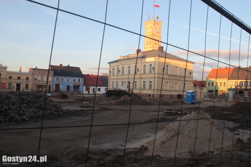 Prace budowlane i archeologiczne na rynku w Krobi