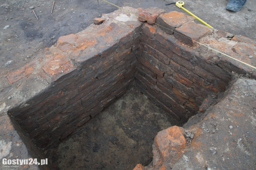 Prace budowlane i archeologiczne na rynku w Krobi