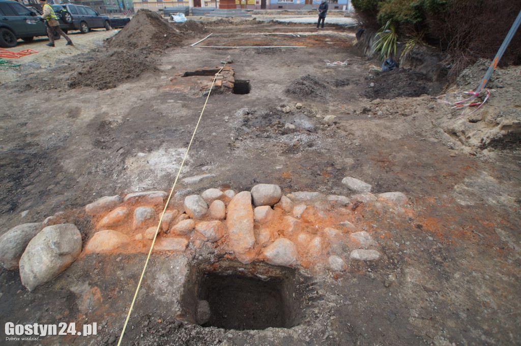 Prace budowlane i archeologiczne na rynku w Krobi