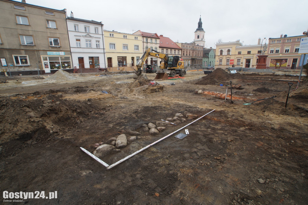 Prace budowlane i archeologiczne na rynku w Krobi