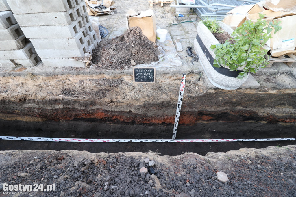 Prace budowlane i archeologiczne na rynku w Krobi