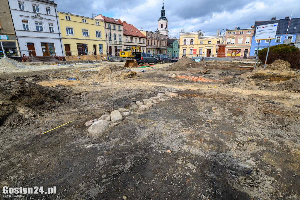 Prace budowlane i archeologiczne na rynku w Krobi