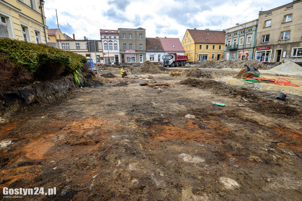 Prace budowlane i archeologiczne na rynku w Krobi