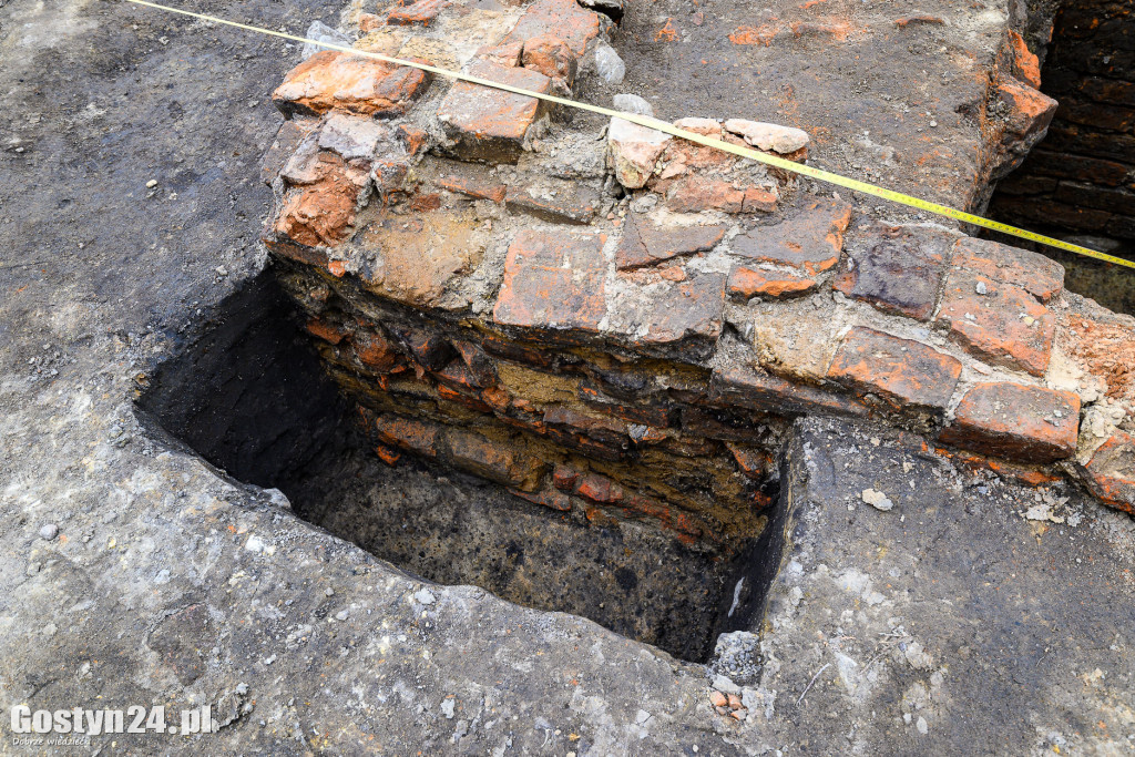 Prace budowlane i archeologiczne na rynku w Krobi