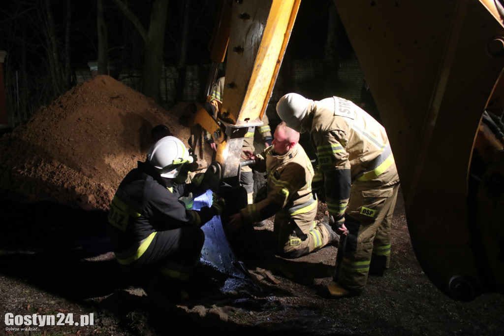 Ratowanie psa, który utknął w rurze. Akcja trwała blisko 8 godzin