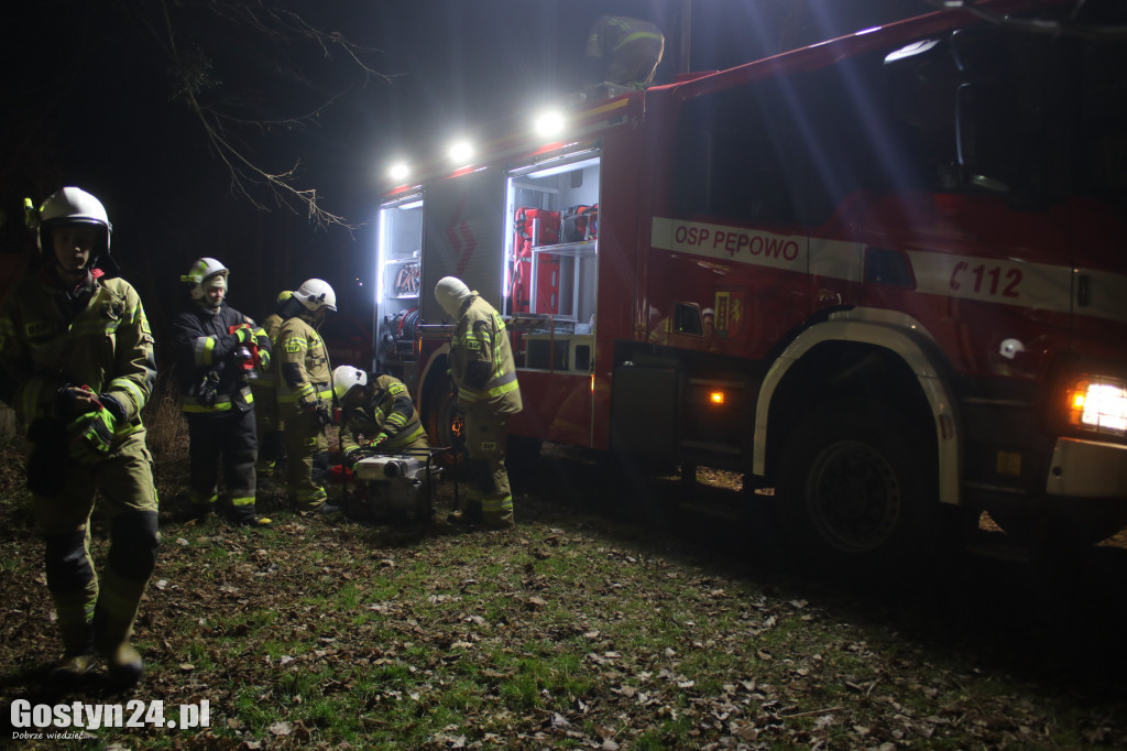 Ratowanie psa, który utknął w rurze. Akcja trwała blisko 8 godzin