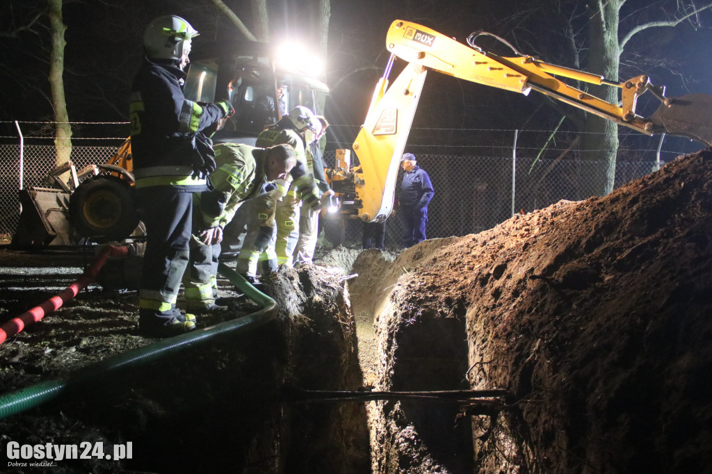 Ratowanie psa, który utknął w rurze. Akcja trwała blisko 8 godzin