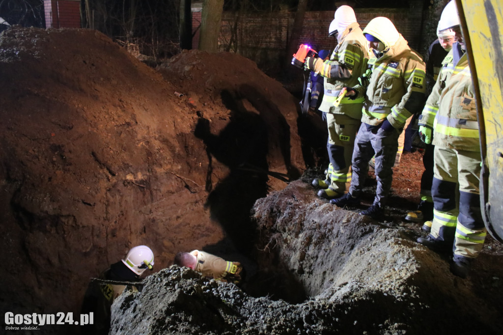 Ratowanie psa, który utknął w rurze. Akcja trwała blisko 8 godzin