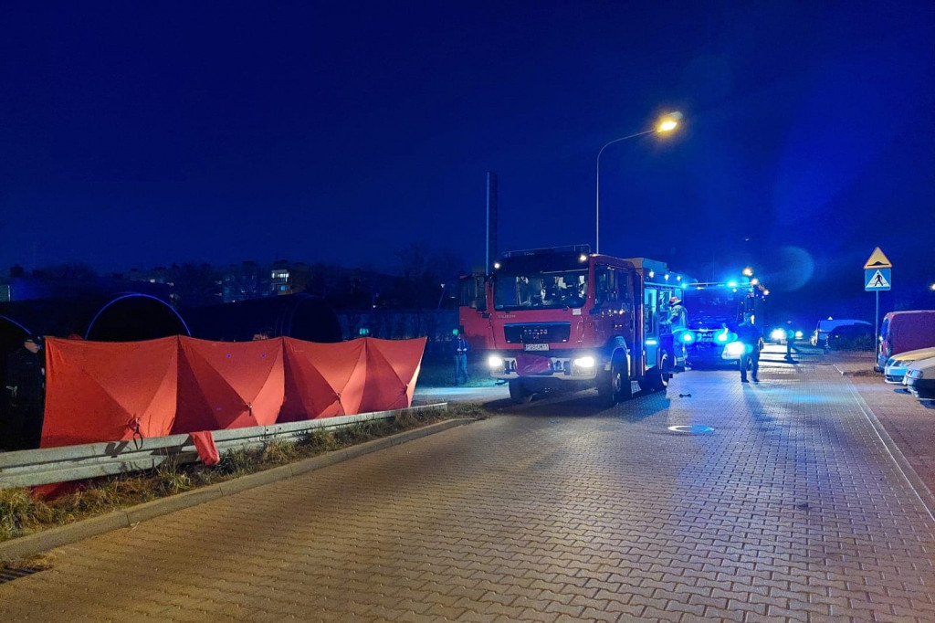 Dziewczynka utknęła między rurami na gostyńskim osiedlu