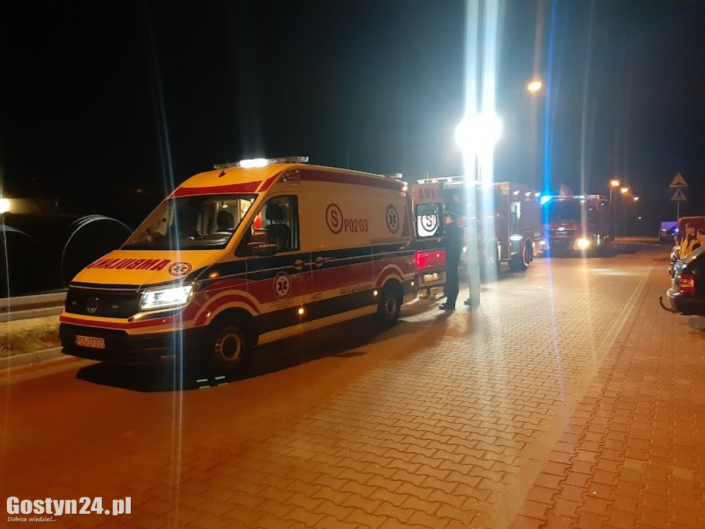 Dziewczynka utknęła między rurami na gostyńskim osiedlu