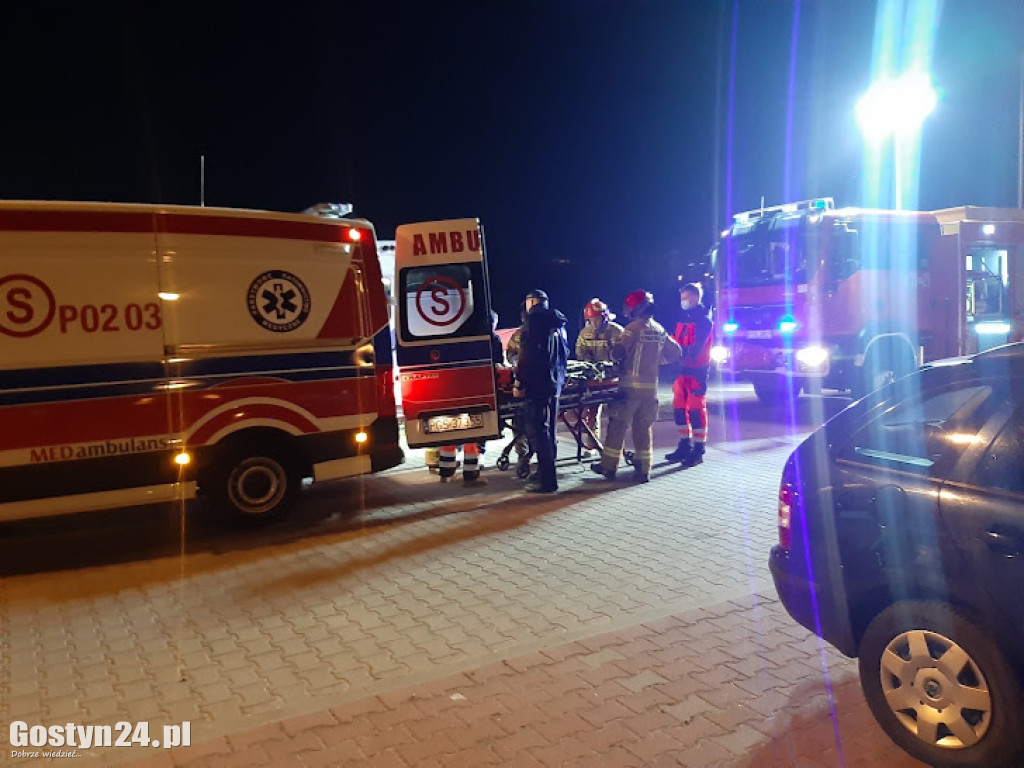 Dziewczynka utknęła między rurami na gostyńskim osiedlu