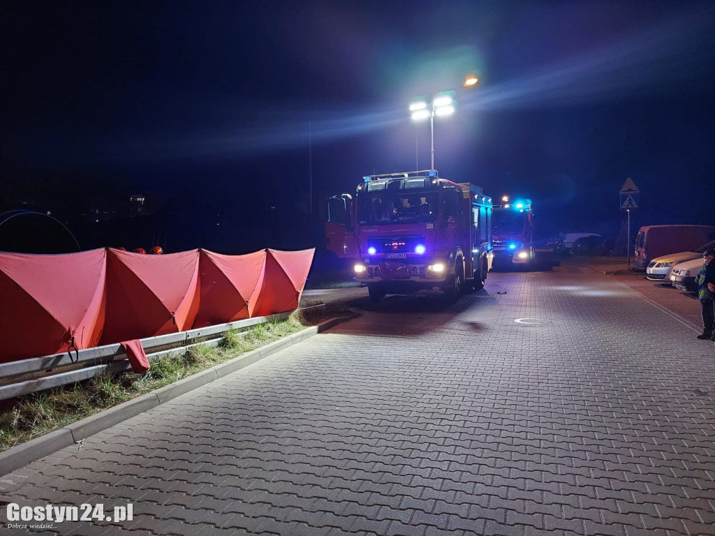 Dziewczynka utknęła między rurami na gostyńskim osiedlu
