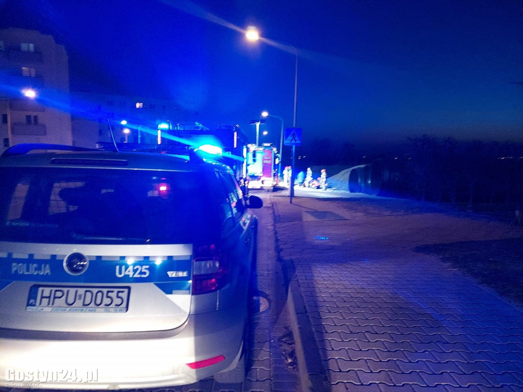 Dziewczynka utknęła między rurami na gostyńskim osiedlu