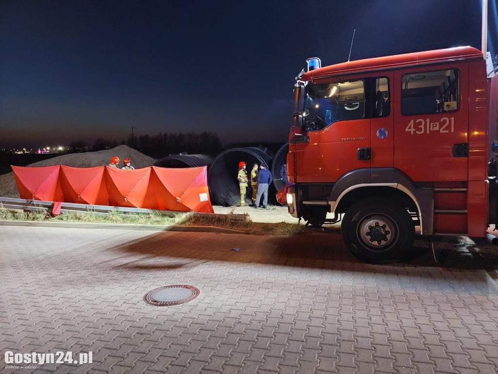 Dziewczynka utknęła między rurami na gostyńskim osiedlu