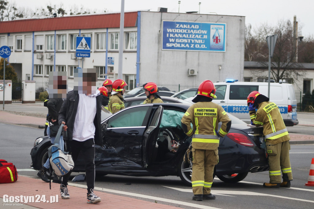 Kolizja na skrzyżowaniu ulic Europejskiej i Nad Kanią w Gostyniu