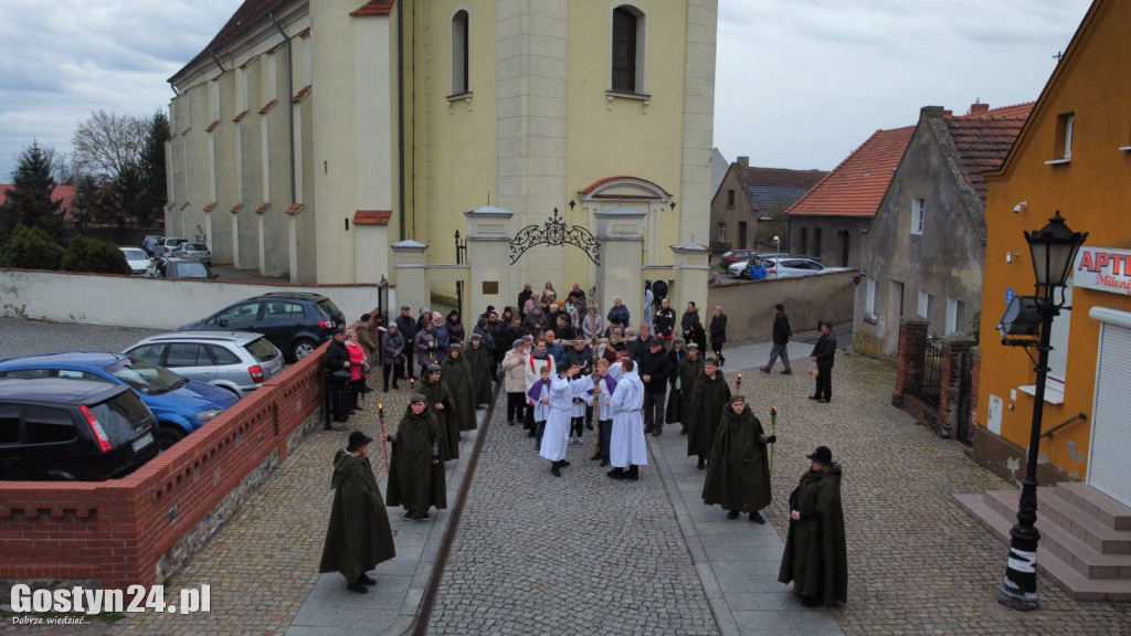 Drogi Krzyżowe w Gostyniu, Piaskach i Poniecu