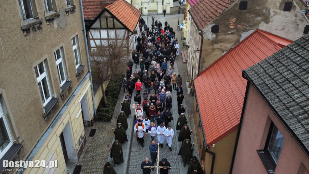 Drogi Krzyżowe w Gostyniu, Piaskach i Poniecu