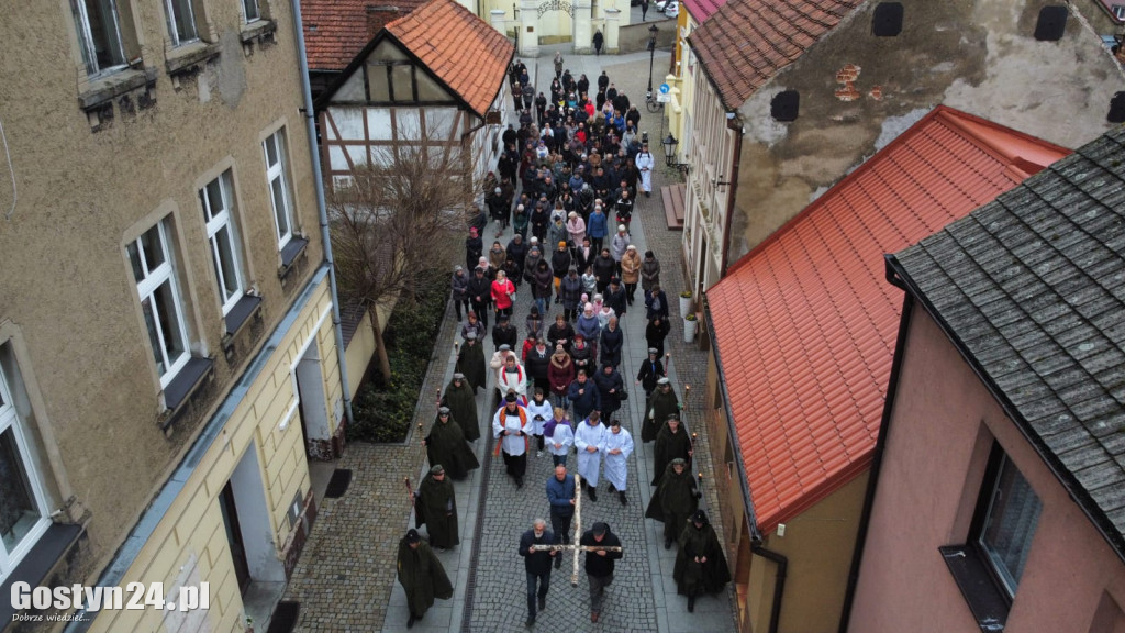 Drogi Krzyżowe w Gostyniu, Piaskach i Poniecu