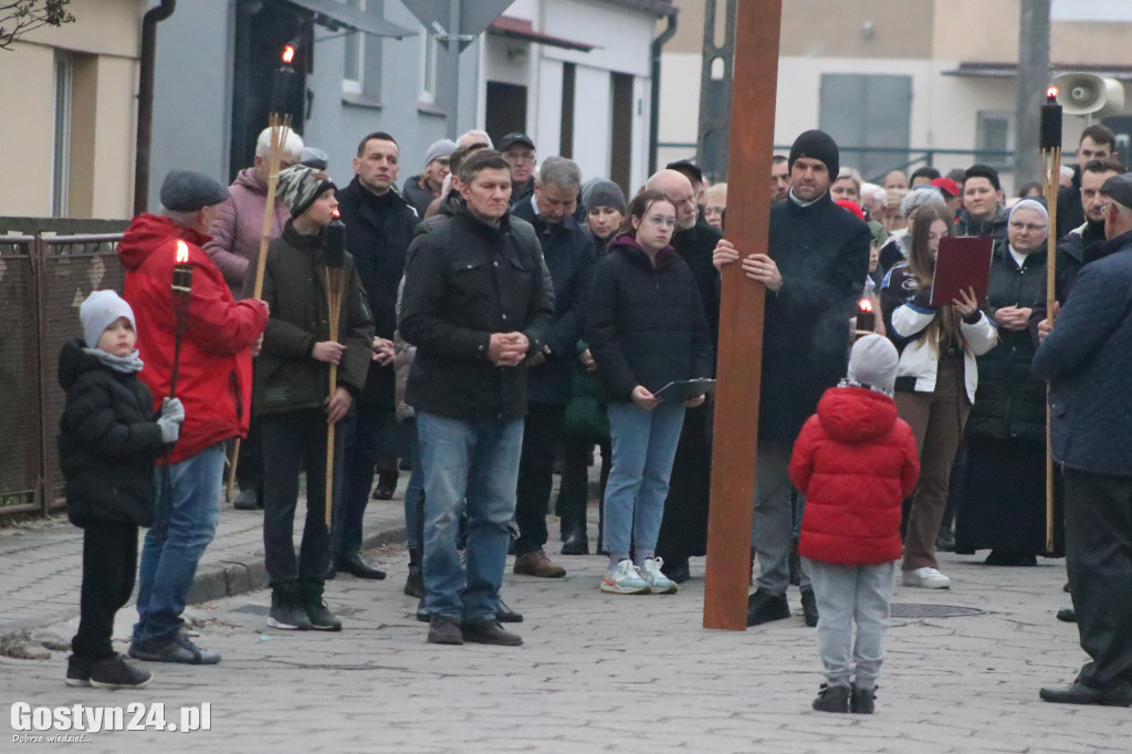 Drogi Krzyżowe w Gostyniu, Piaskach i Poniecu