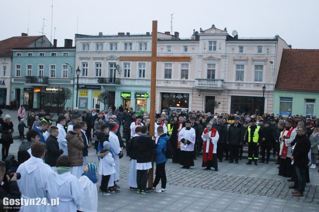 Drogi Krzyżowe w Gostyniu, Piaskach i Poniecu