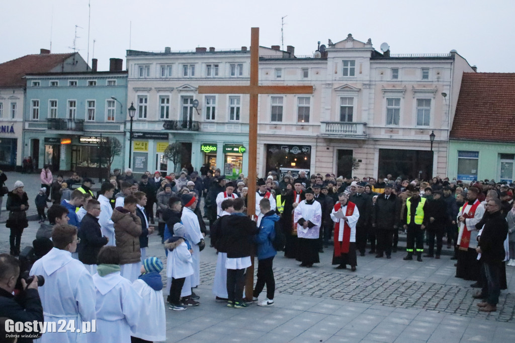 Drogi Krzyżowe w Gostyniu, Piaskach i Poniecu