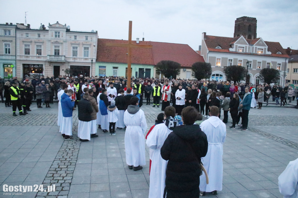 Drogi Krzyżowe w Gostyniu, Piaskach i Poniecu