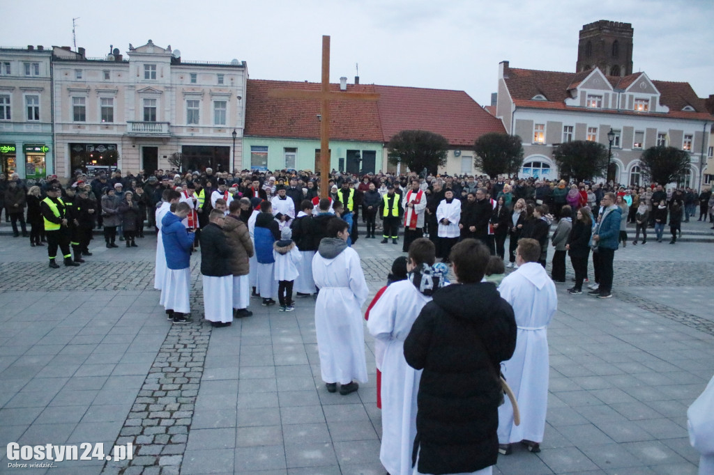 Drogi Krzyżowe w Gostyniu, Piaskach i Poniecu