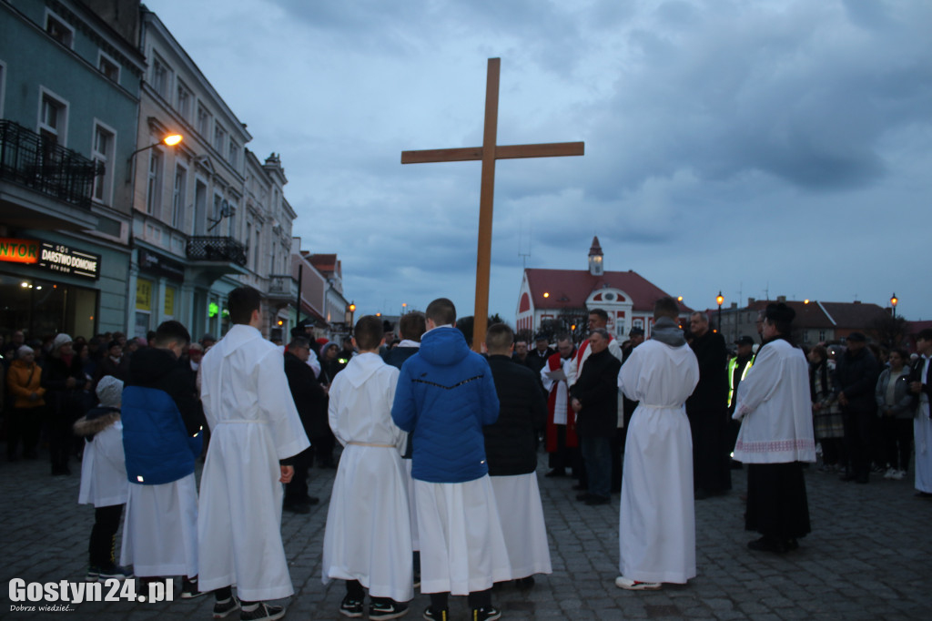 Drogi Krzyżowe w Gostyniu, Piaskach i Poniecu