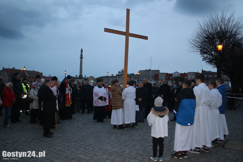 Drogi Krzyżowe w Gostyniu, Piaskach i Poniecu