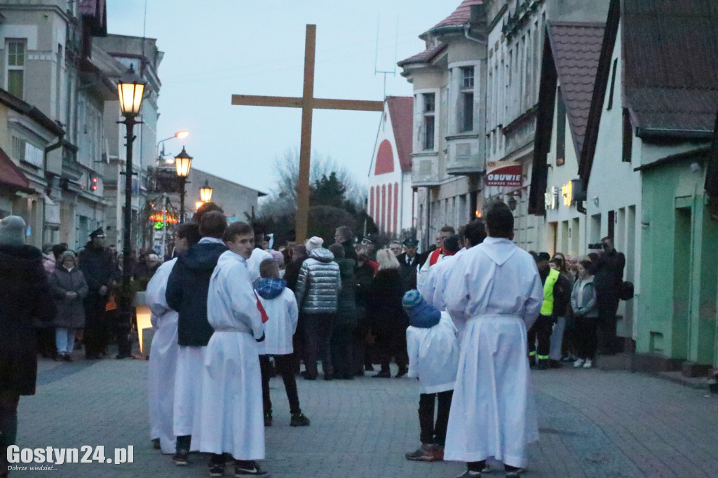 Drogi Krzyżowe w Gostyniu, Piaskach i Poniecu