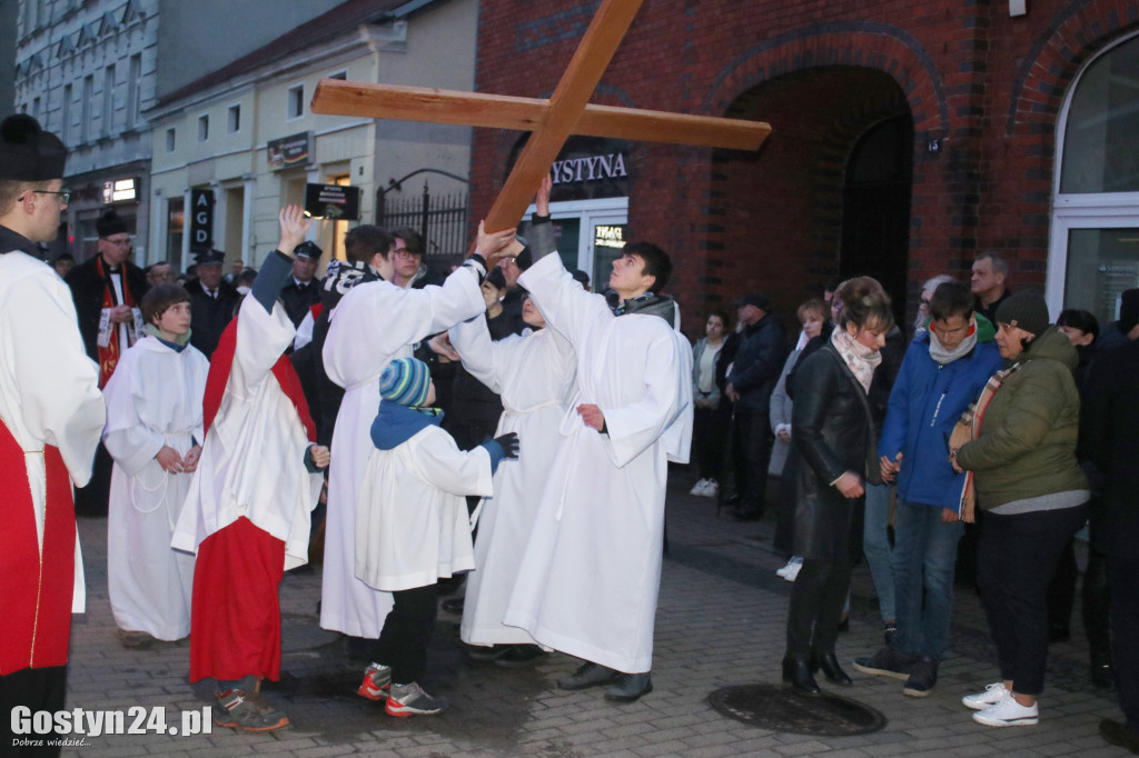 Drogi Krzyżowe w Gostyniu, Piaskach i Poniecu