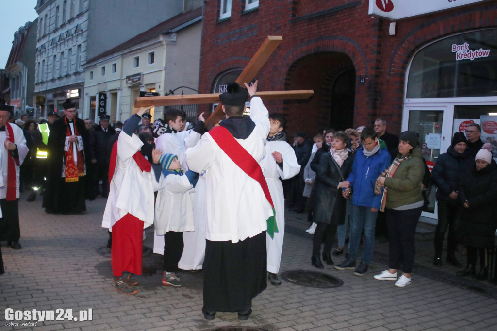 Drogi Krzyżowe w Gostyniu, Piaskach i Poniecu