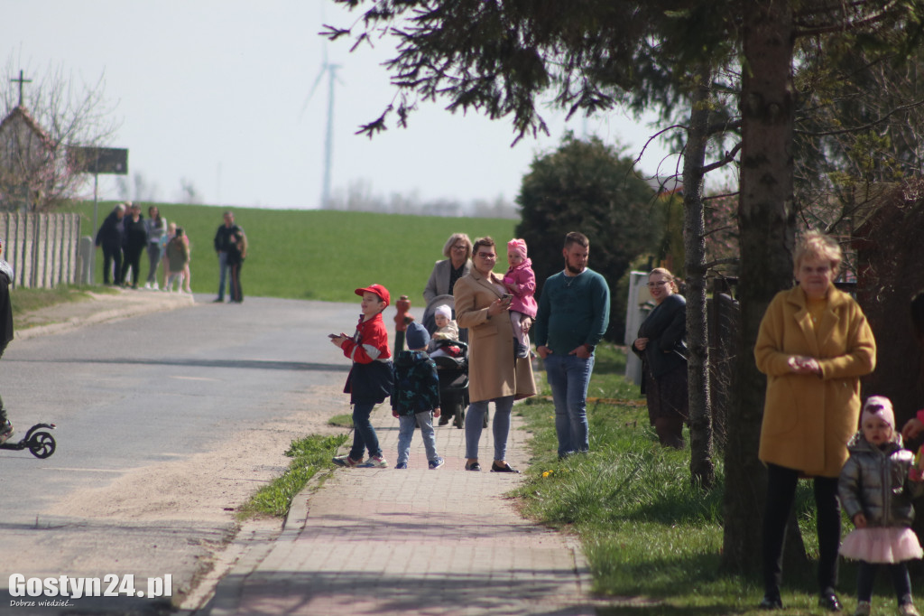 Wodzenie Niedźwiedzia w Lany Poniedziałek w Bączylesie