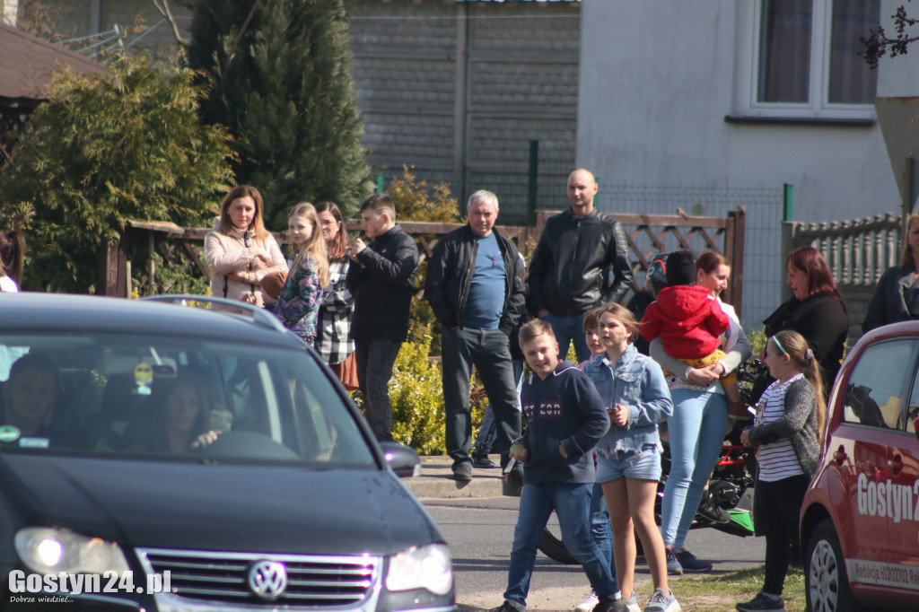 Kominiarze przeszli w Lany Poniedziałek przez Zalesie