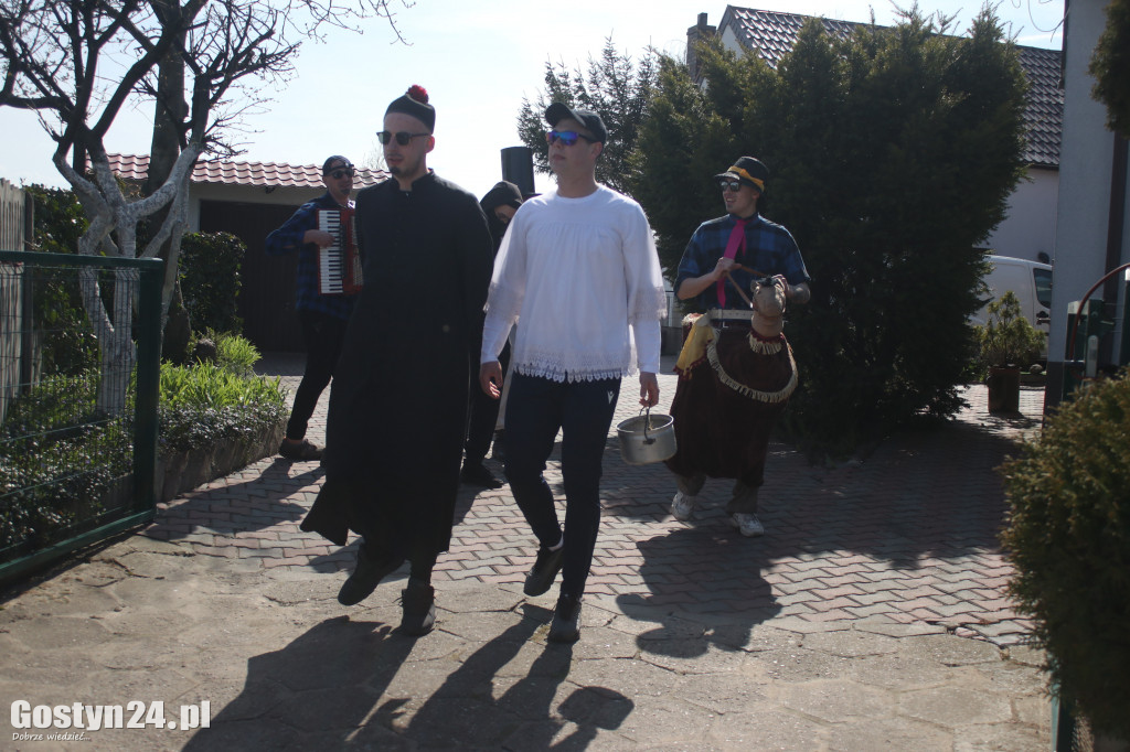 Kominiarze przeszli w Lany Poniedziałek przez Zalesie