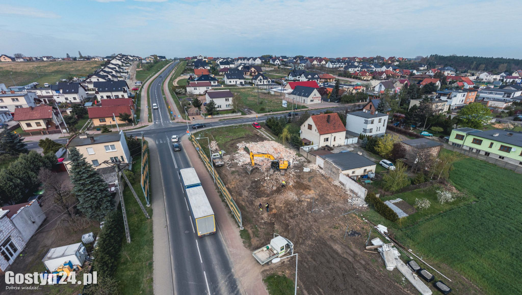 Prace wyburzeniowe pod nowe rondo w Gostyniu