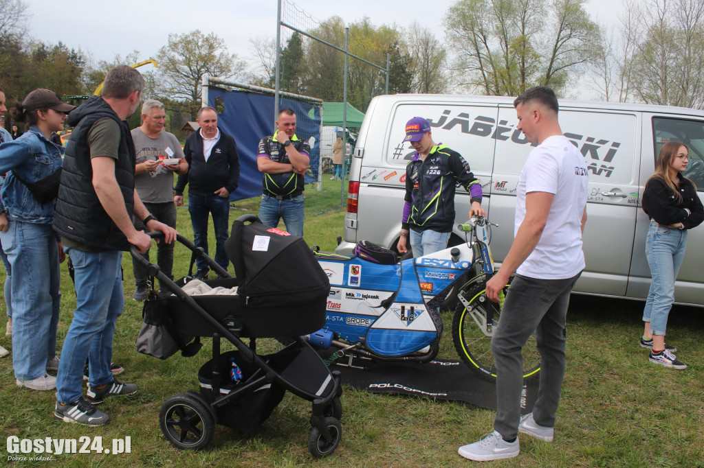 Impreza charytatywna na dzięczyńskim kompleksie