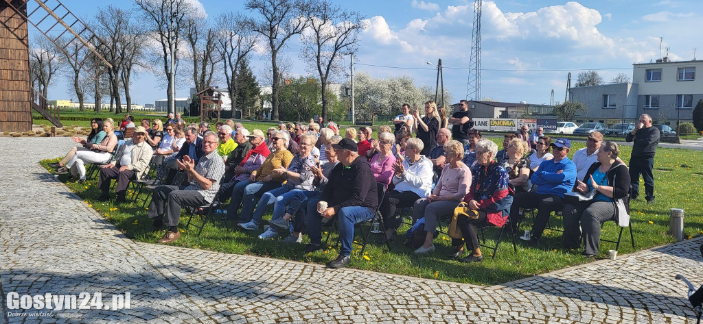 Rowerowa majówka i koncert przy wiatraku w Pępowie