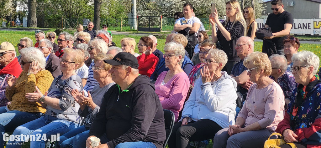 Rowerowa majówka i koncert przy wiatraku w Pępowie